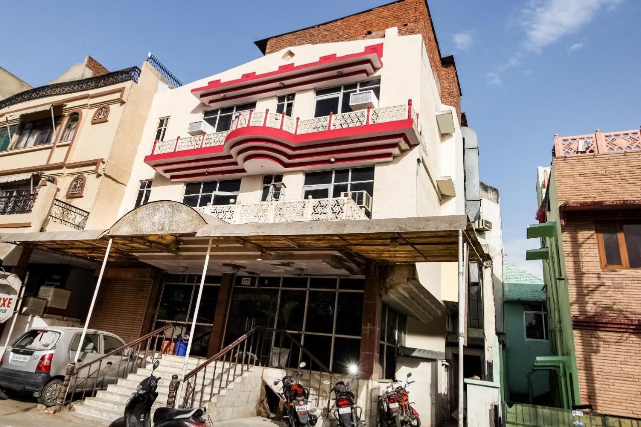 Oyo Hotel Apoorva Deluxe Джайпур Екстериор снимка