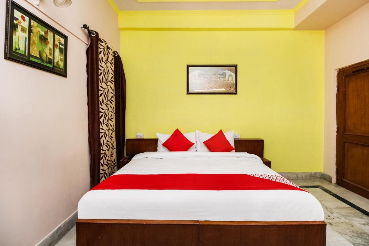 Oyo Hotel Apoorva Deluxe Джайпур Екстериор снимка