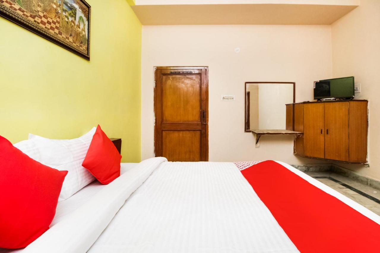 Oyo Hotel Apoorva Deluxe Джайпур Екстериор снимка