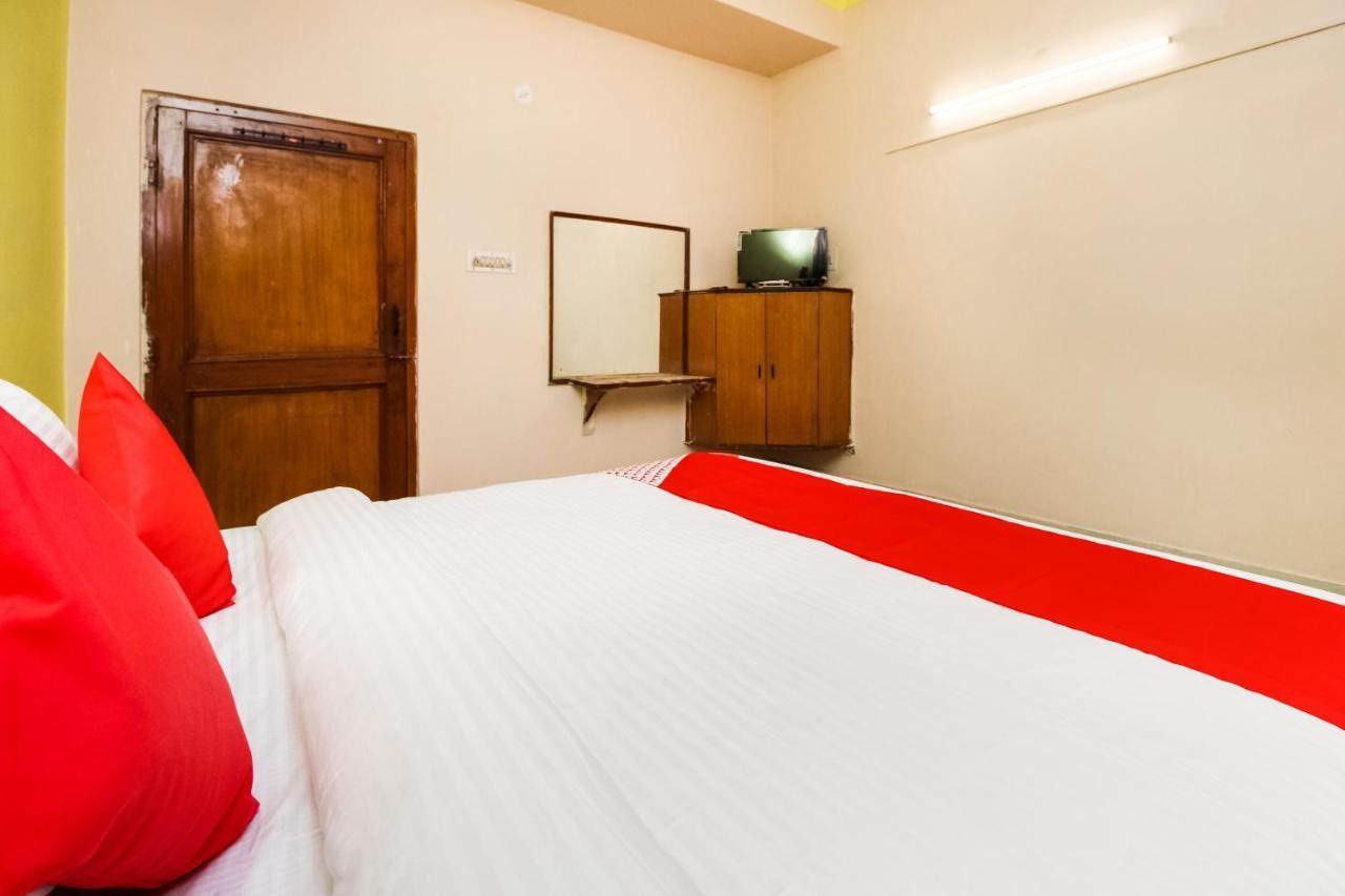 Oyo Hotel Apoorva Deluxe Джайпур Екстериор снимка