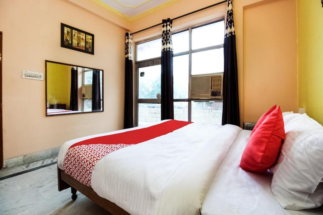 Oyo Hotel Apoorva Deluxe Джайпур Екстериор снимка