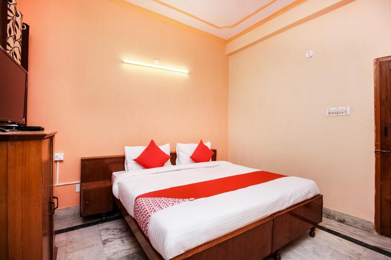 Oyo Hotel Apoorva Deluxe Джайпур Екстериор снимка
